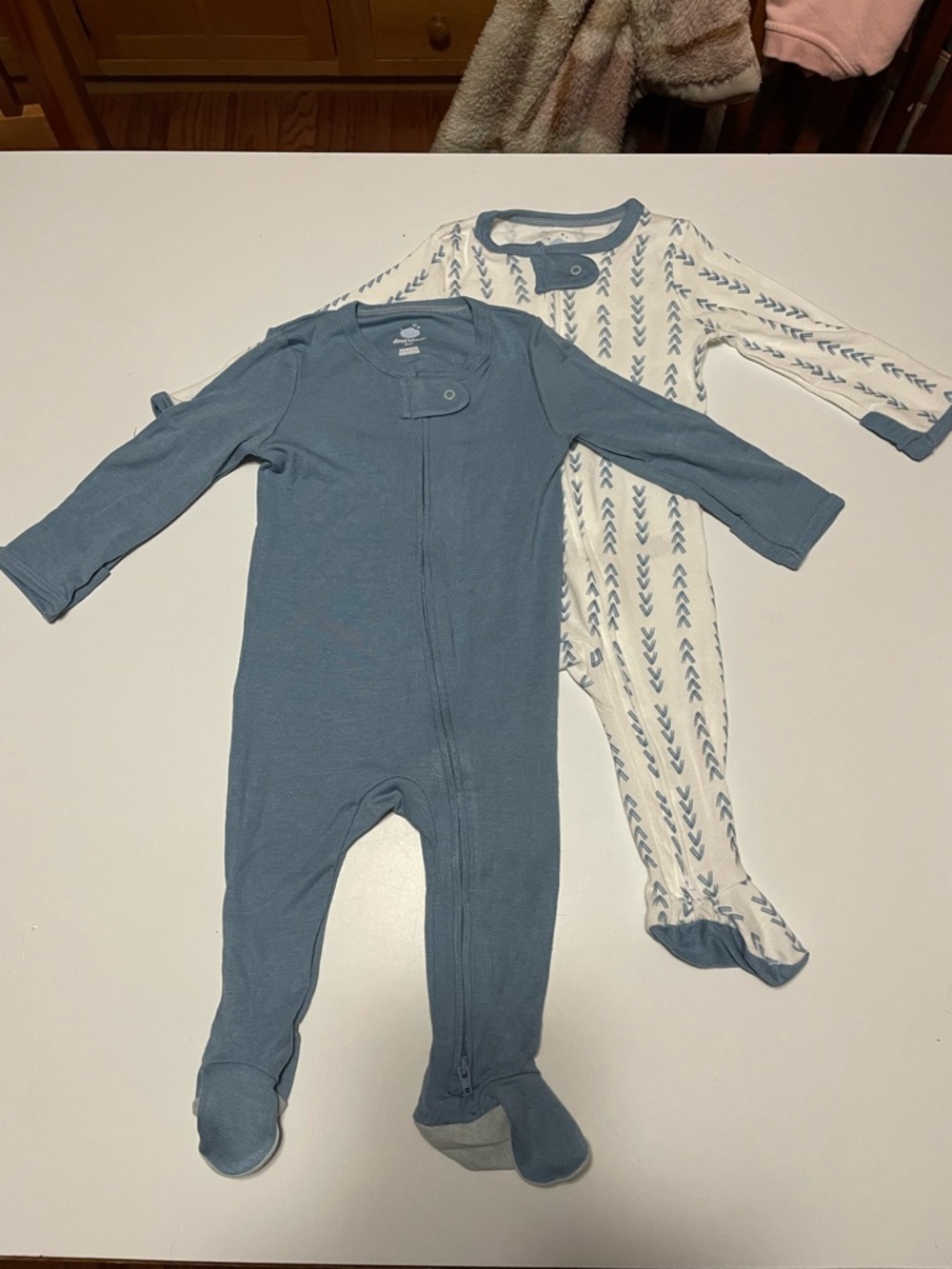 Cloud Island Blue / Blue and White Arrow Footed One-Piece Set